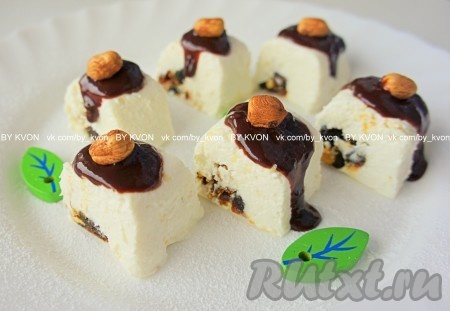 Творожный десерт с финиками и фундуком