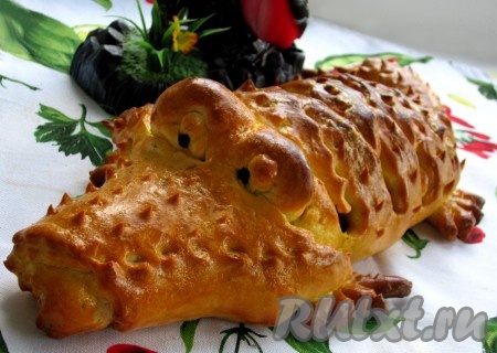 Аппетитный, оригинальный, вкусный пирог "Крокодил" готов.
